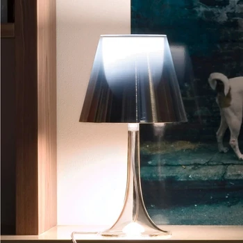 Итальянская современная минималистичная прикроватная тумбочка для спальни, рабочий кабинет, декоративная настольная лампа с регулируемой яркостью