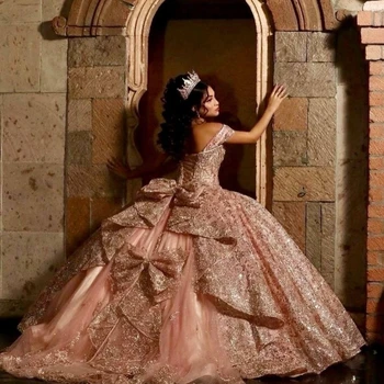 Розовое золото, Блестящие аппликации из кристаллов в виде сердца, пышные платья с бантом, бальное платье с открытыми плечами, расшитое бисером, милое платье 15-го года выпуска