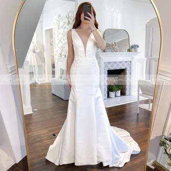 Белое атласное свадебное платье 